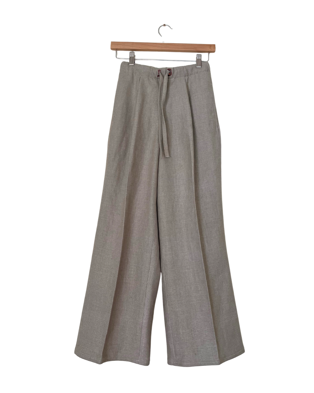 Handmade wide-leg trousers from upcycled grey linen curtain fabric – minimalist sustainable fashion by JB’s.